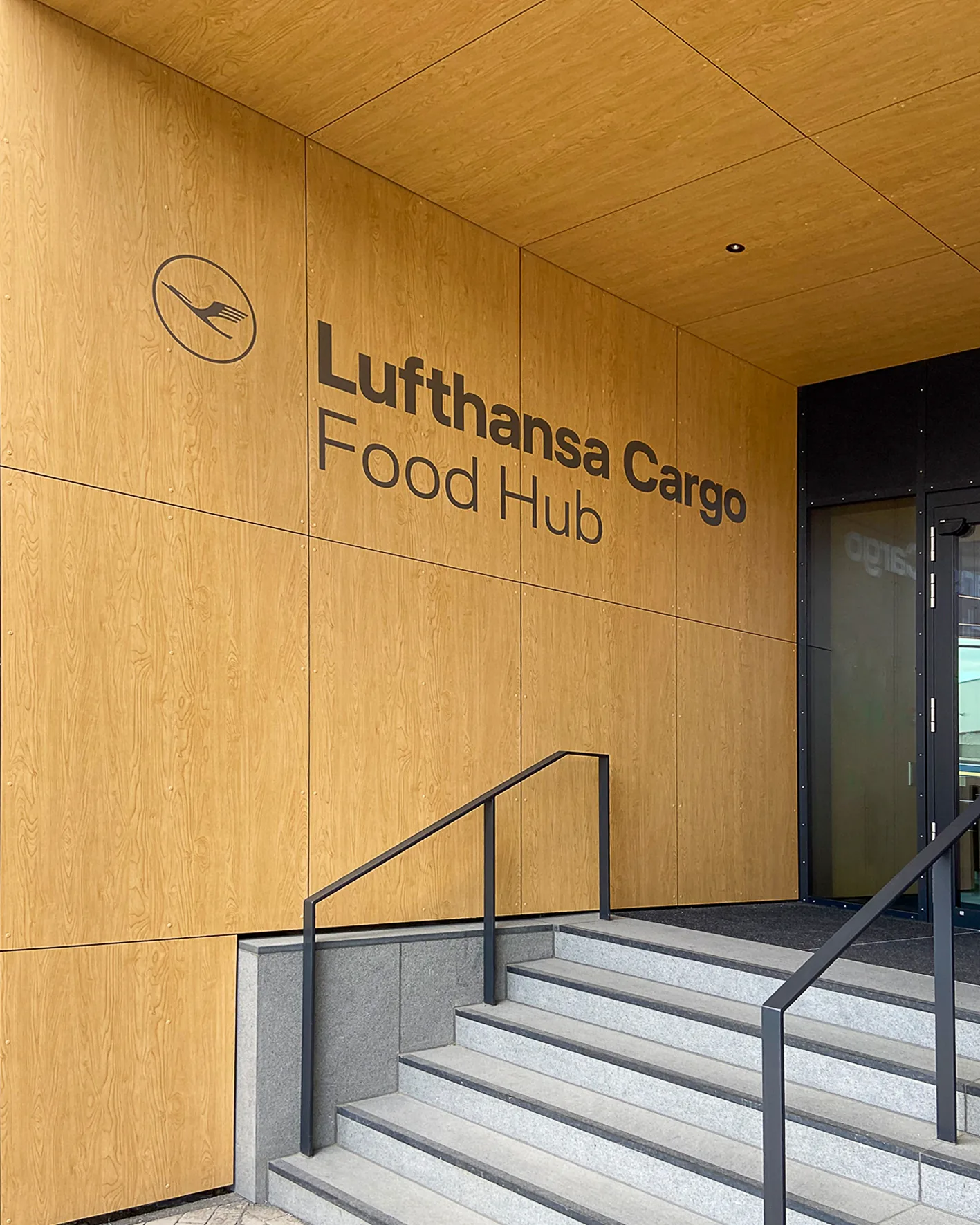 Eingang zum Lufthansa Cargo FoodHUB in Frankfurt
